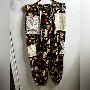 POL Black Floral Cargo joggers